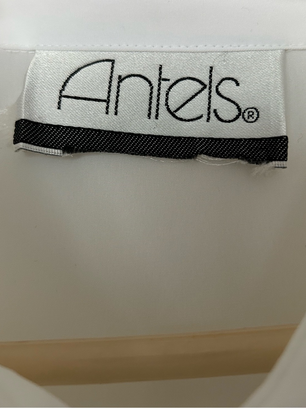 Antels vintage white oversized button up with embroidery - Picture 7 of 11